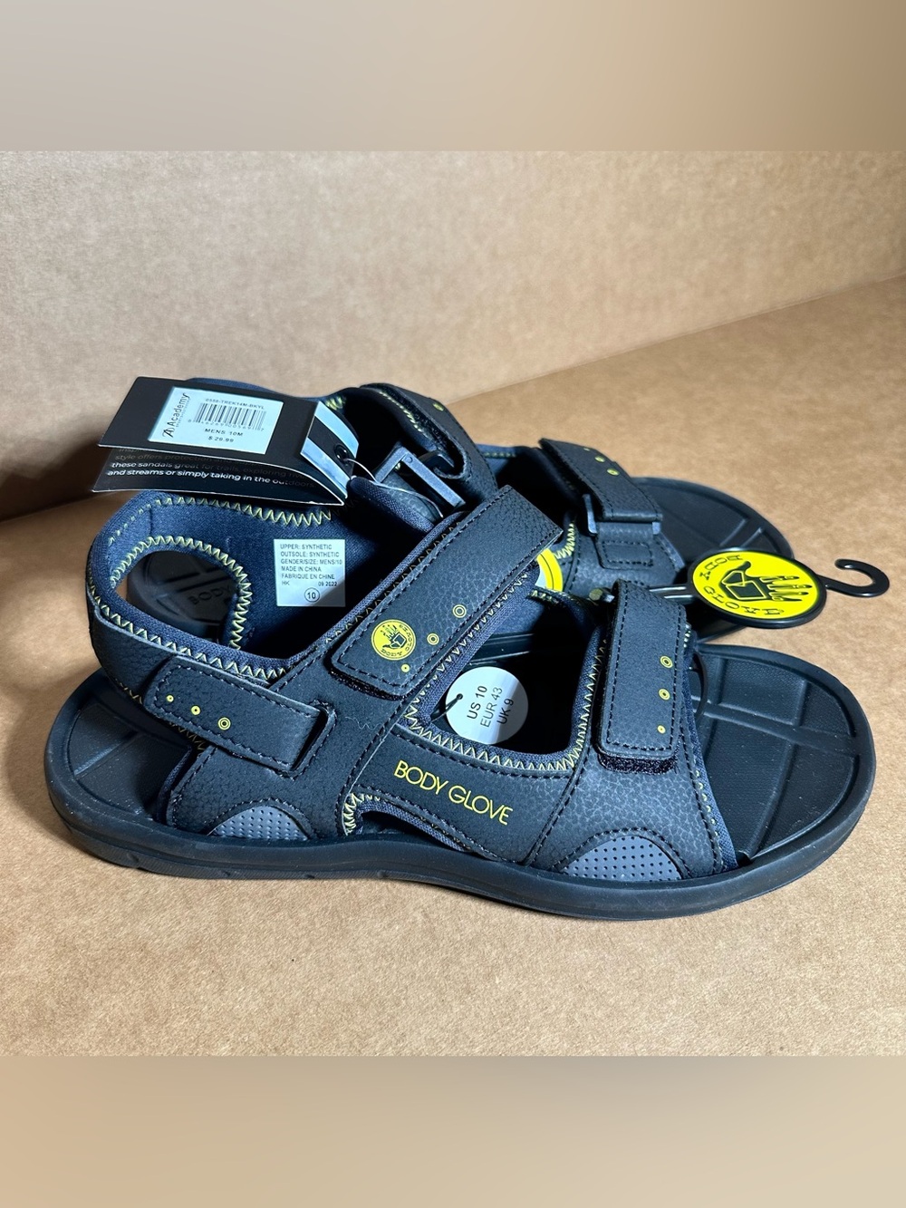 Body Glove Men’s Black and Yellow Hook-and-Loop Sport Sandals Size 10, New